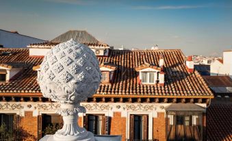 CoolRooms Palacio de Atocha - Housity