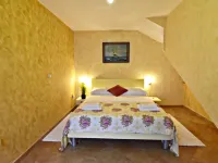 Lovely ground-floor flat with shared pool in Tar 타르 호텔
