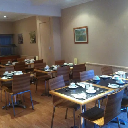 Four Seasons Hotel Отели в г. Абериствит