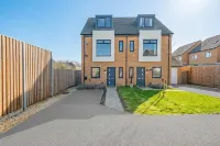 Perfect Booking 4 Bed Home in Swindon - 4-Star