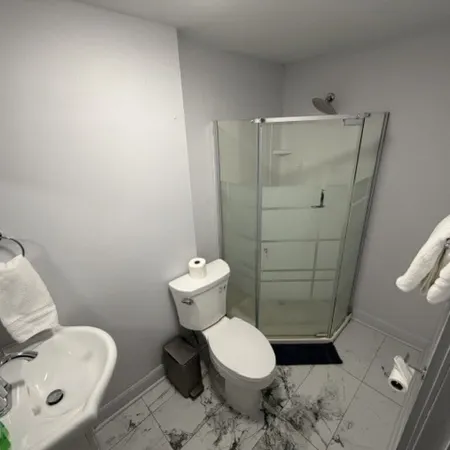 Xenios Suites Отели рядом с достопримечательностью «Королевский канадский монетный двор»