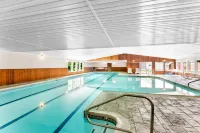 Quality Inn & Suites - Pools