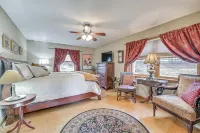 Beautiful & Unique Farmhouse 15 Mi to Saratoga - 3-Star