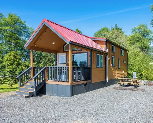Rainforest Retreat Tiny Home: Fishing Cabin Hotels in Forks