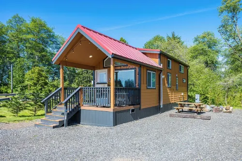 Rainforest Retreat Tiny Home: Fishing Cabin