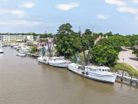 River Room Getaway On Front Street - Suite C 1 Bedroom Apts