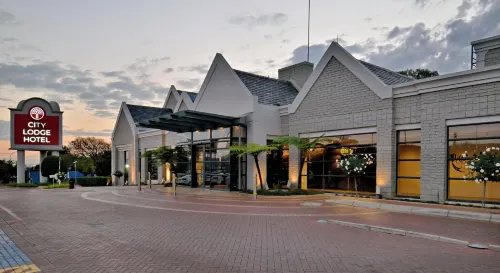 City Lodge Hotel Johannesburg Airport, Barbara Road - Pools