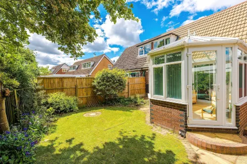Lovely 2 Bed Home With Free Parking and Garden - Boutique