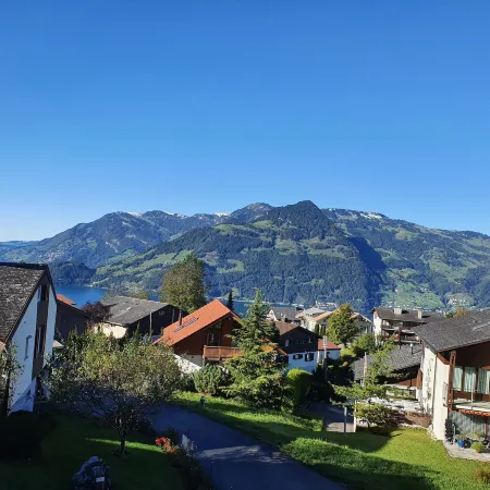 Cozy Apartment with Lake View for 6 Guests