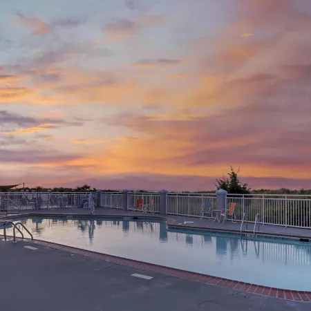 Best Western Plus Holiday Sands Inn Suites