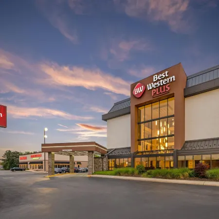 Best Western Plus Indianapolis North at Pyramids