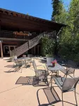 Glacier Guides Lodge
