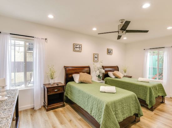 7 Mi to Dtwn! Modern Retreat in East Los Angeles