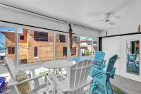 Sandy Cheeks & Barefeet, Gorgeous Interior Gulf Beach Place, Pool, on Beach Side - Pools