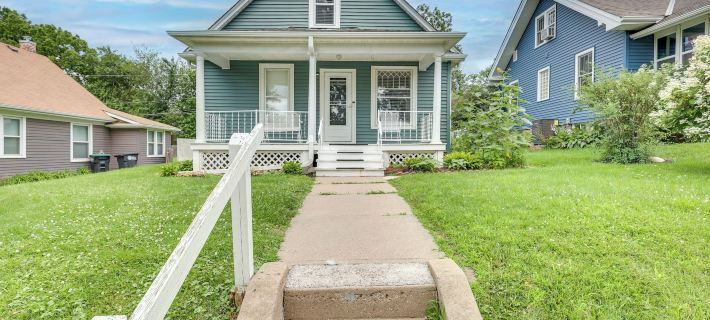 Walk to Nightlife District! Omaha Benson Bungalow Hotels in Douglas County