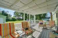 Raft & Hike! Home 2 Mi to Gsmnp w/ Sunroom & Yard -  Privatzimmer