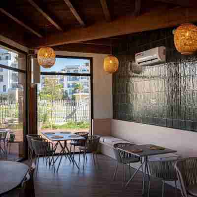 Zephyr Martil Dining/Meeting Rooms
