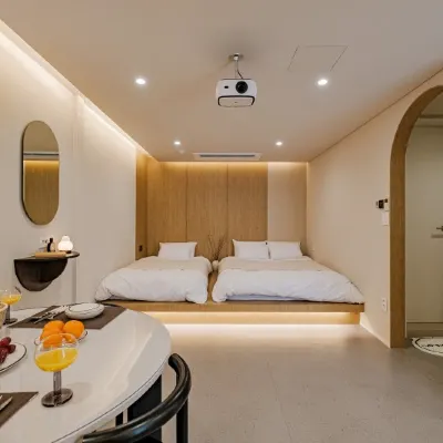 Suwon Grida Haenggung Hotels near Hwahongmun Gate
