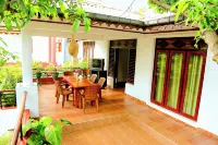 Thilaka City Hotel - Kitchens