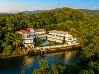 Stone Wood Riverfront Resort, Siolim Hotels near Chapora River