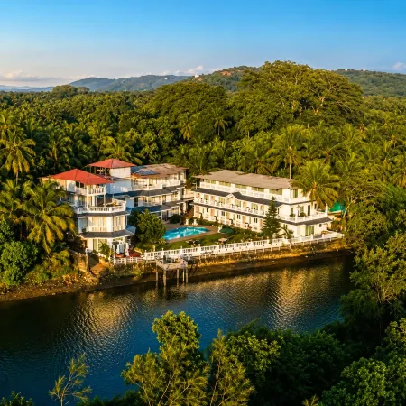 Stone Wood Riverfront Resort, Siolim