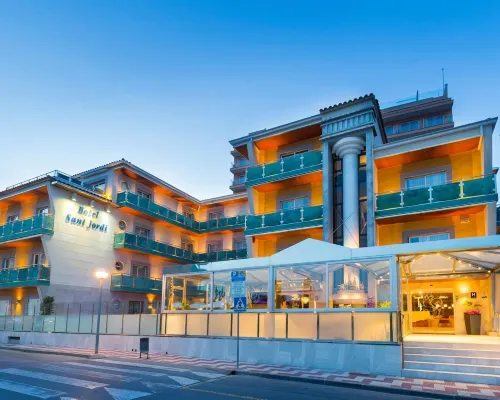 聖喬治精品飯店 Platja de Calella附近的飯店
