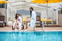 Hennessy Park Hotel - Pools