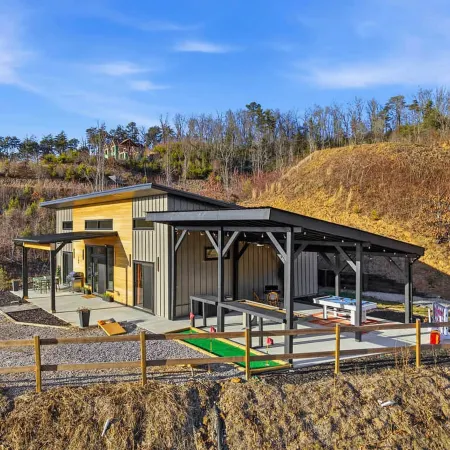 Luxe Mtn Cabin - Sleeps 9 - Sauna - Hot Tub - Games