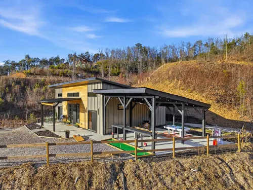 Luxe Mtn Cabin - Sleeps 9 - Sauna - Hot Tub - Games - 3-Star