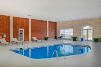 Comfort Suites - Pools