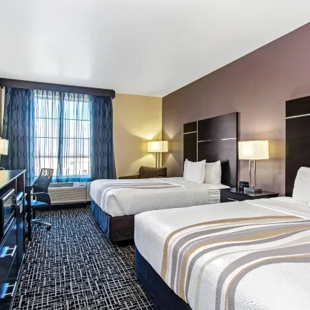 La Quinta Inn & Suites by Wyndham Denver Gateway Park