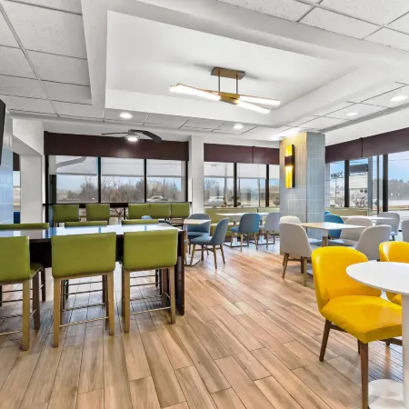 Comfort Inn & Suites Evansville Airport