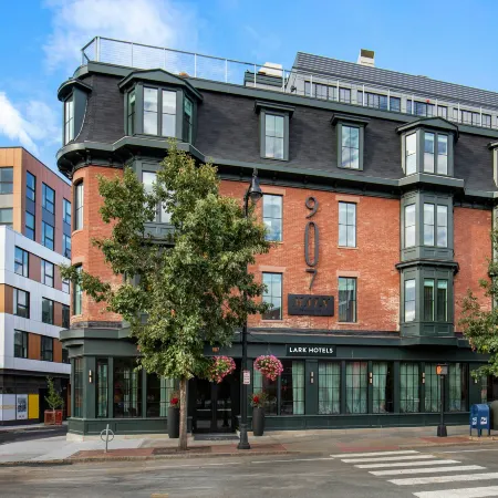 Lark Hotels 907 Main