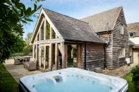 Hiron's Piece and Honeysuckle Cottage with Hot Tub - 3-Star