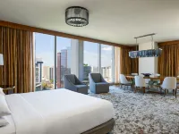 Marriott Marquis Houston Hotels near TDECU Stadium