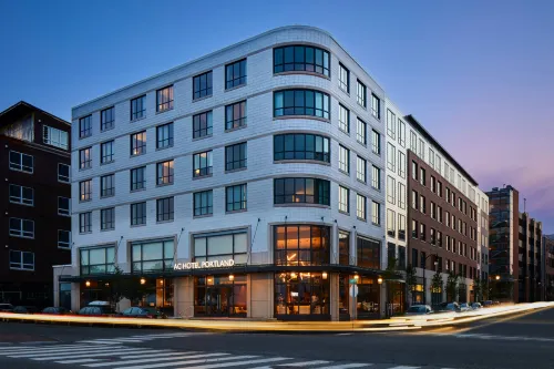 AC Hotel Portland Downtown/Waterfront, ME - 送迎