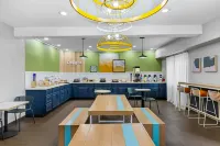 Spark by Hilton Glendale Phoenix North - فطور