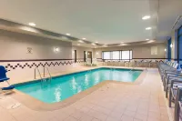 大激流城北萬豪SpringHill飯店 - 游泳池