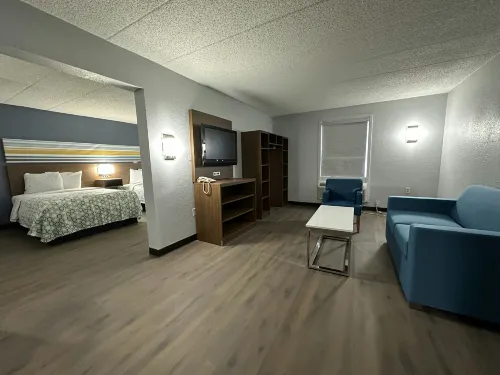 HomeTowne Studios Richmond, VA – W Broad St - 2-Star