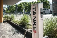 科隆萬怡酒店 - 停車場