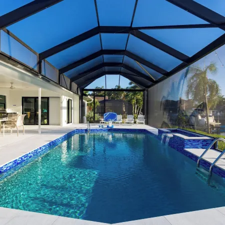 Latitude 26° Luxury Retreat by Avantstay Waterfall Pool + Private Dock