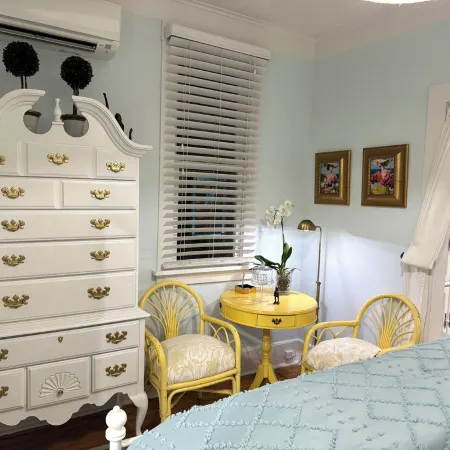 Casa de Flora B- Relaxed Elegance in historic St Augustine 🚭