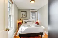 Walk to Constitution Beach: Mid-century Boston Gem - en bord de mer
