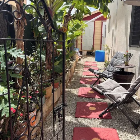 Tropical Apartment with private patio, Walk to Beaches, Shops and Cafes