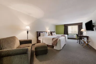 Quality Inn & Suites Red Wing Hotels near Pearle Vision