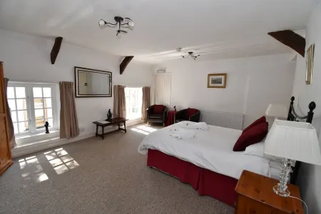 The Weary Friar Inn Отели в г. Каллингтон