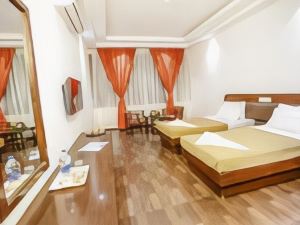 Iroomz Hotel Trupti International