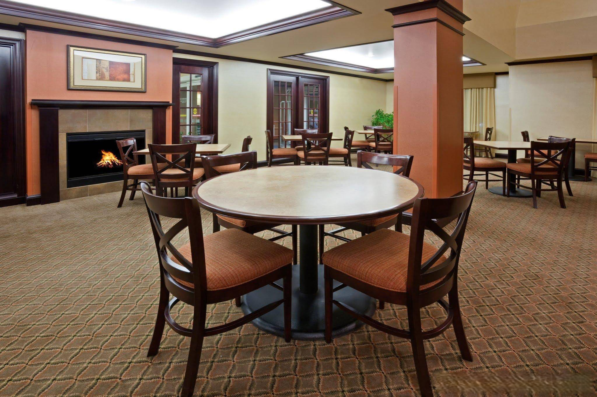 Holiday Inn Express Hotel & Suites Minot South, an Ihg Hotel