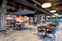 Embassy Suites Rockford Riverfront - Wifi