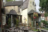 The Crown Inn Hotels in Broad Blunsdon